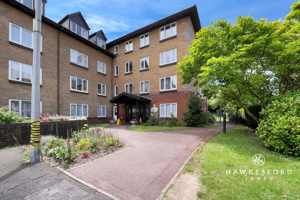 Property photo 1 of 15 Barkers Court, Sittingbourne - Front
