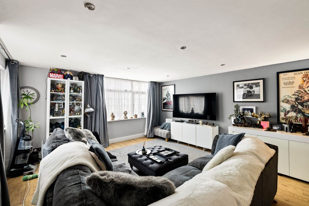 Property photo 2 of 16