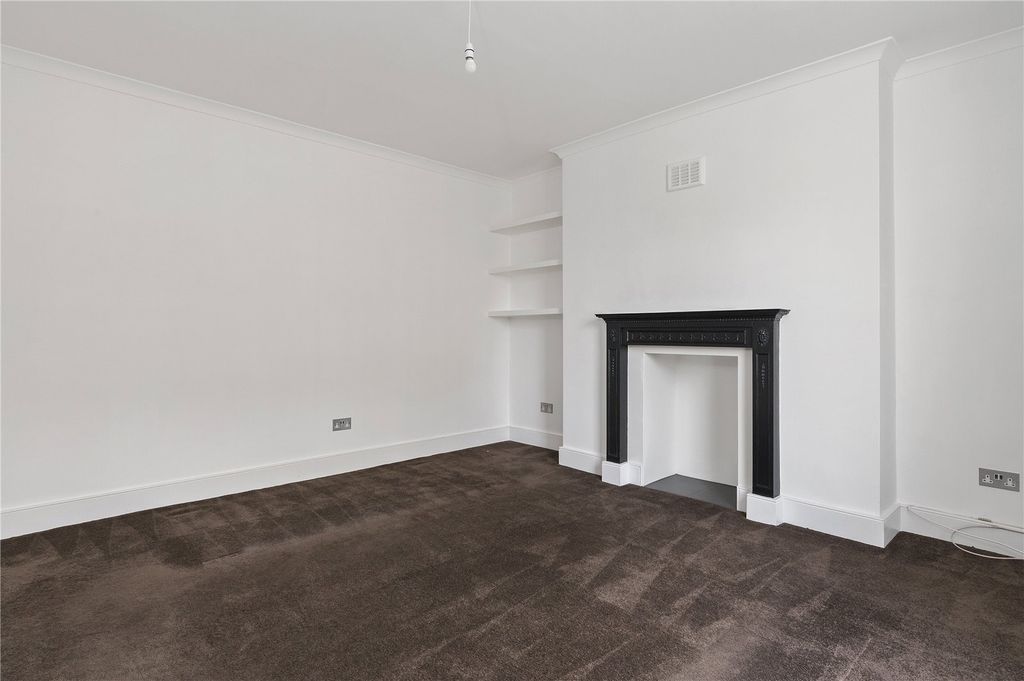 Property photo 3 of 11 Living Room