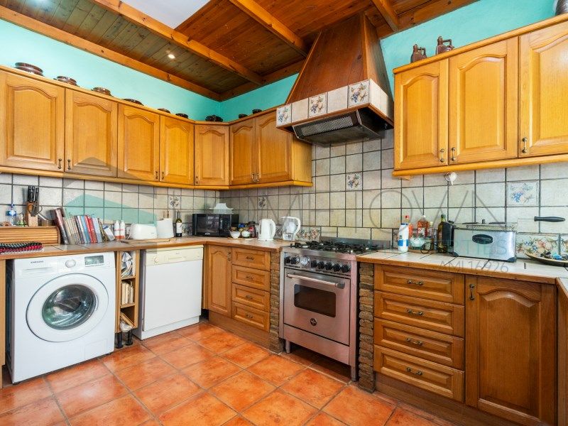 Property photo 3 of 25