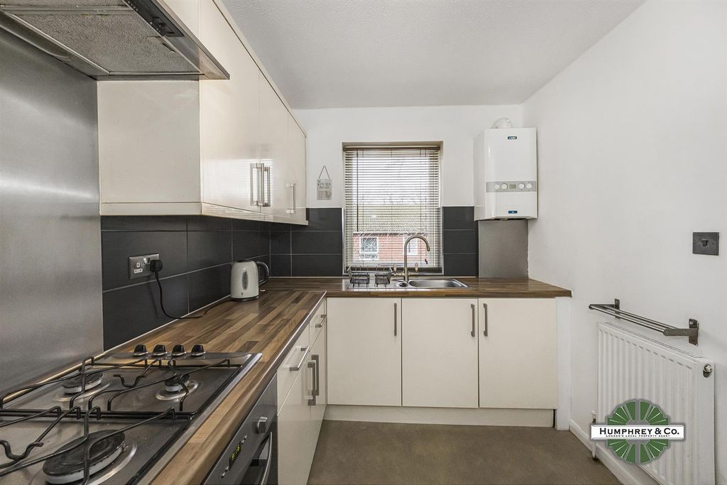 Property photo 2 of 8 11 Peony Court Bridle Path -009-2000.Jpg