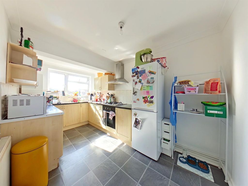 Property photo 3 of 8 Kitchen