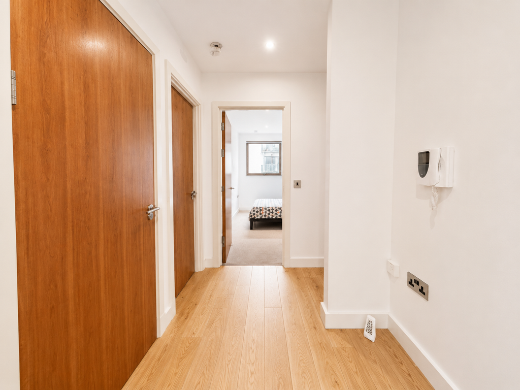 Property photo 2 of 9 Entrance Hall