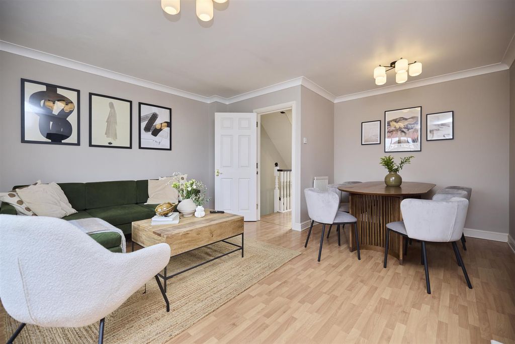 Property photo 3 of 10 Gl Sto 12_0066.Jpg