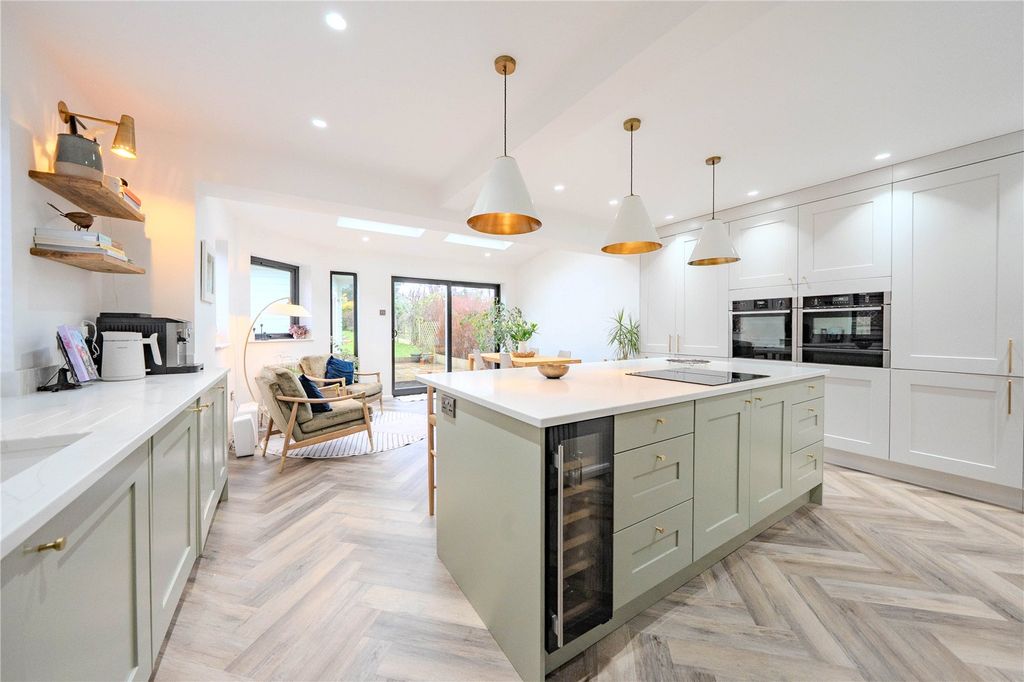 Property photo 2 of 31 Picture No. 27