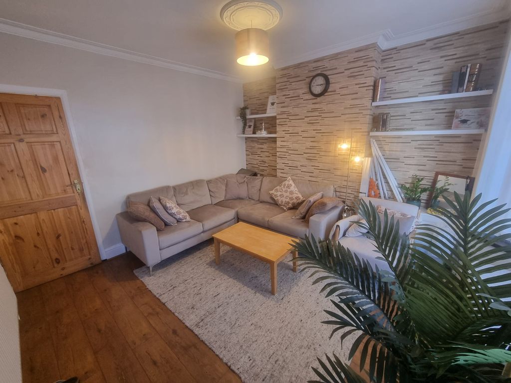 Property photo 2 of 14 17
