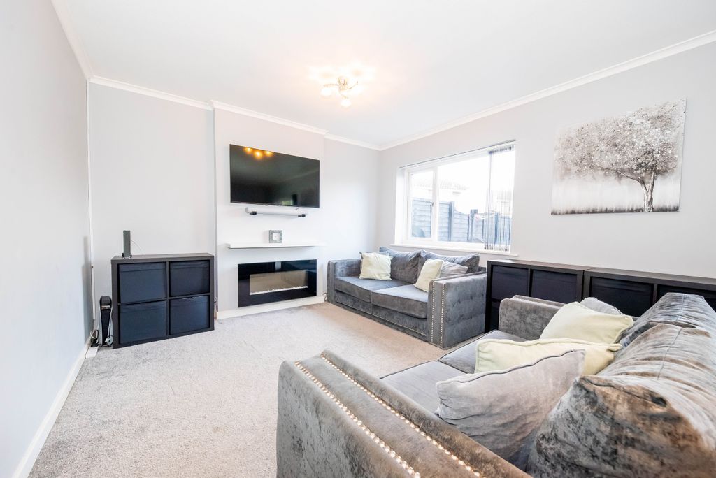 Property photo 2 of 16 Living Room