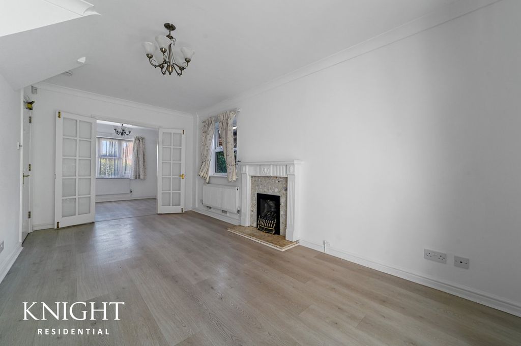 Property photo 3 of 27