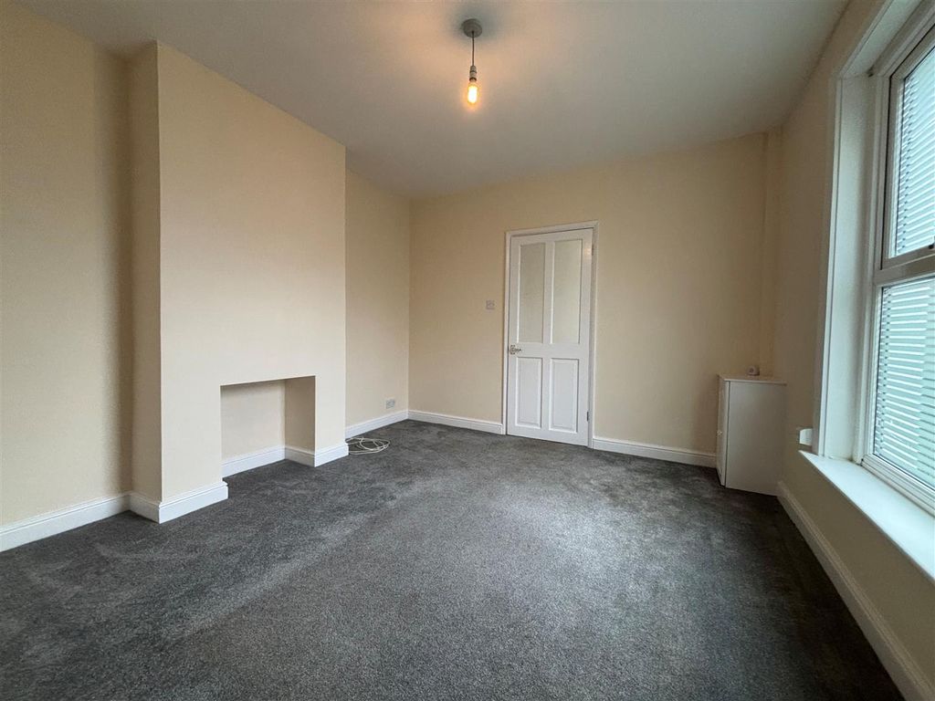 Property photo 3 of 13 Living Room