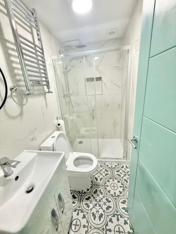 Property photo 2 of 13 Room 1 Bath