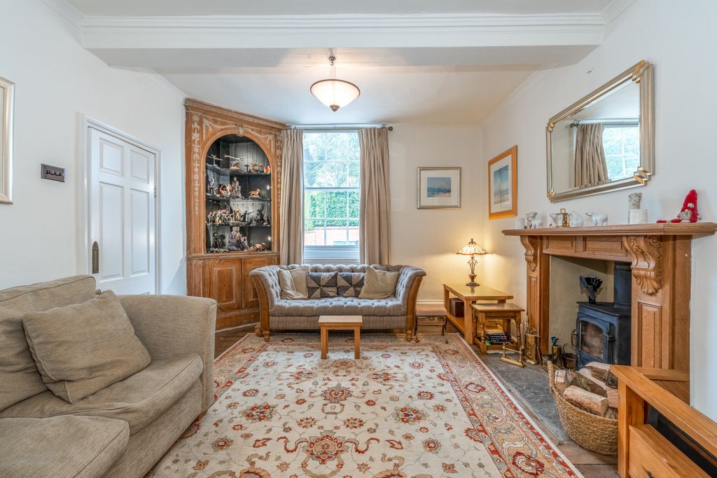 Property photo 2 of 31