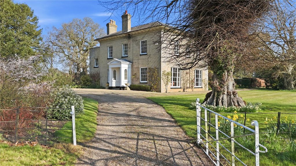 Property photo 1 of 20 South Lodge