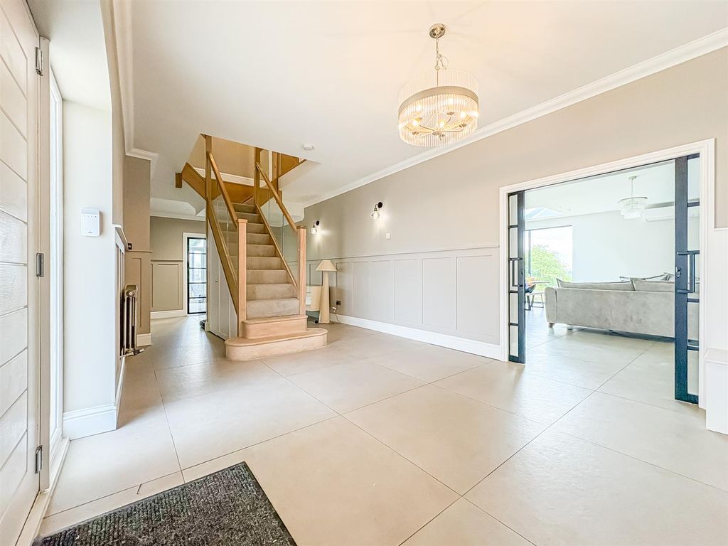 Property photo 2 of 45