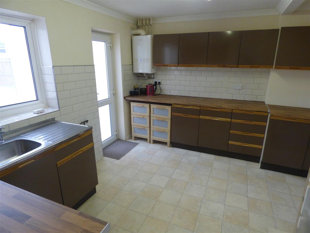 Property photo 3 of 7 7 Meer Road Kitchen New.Jpg