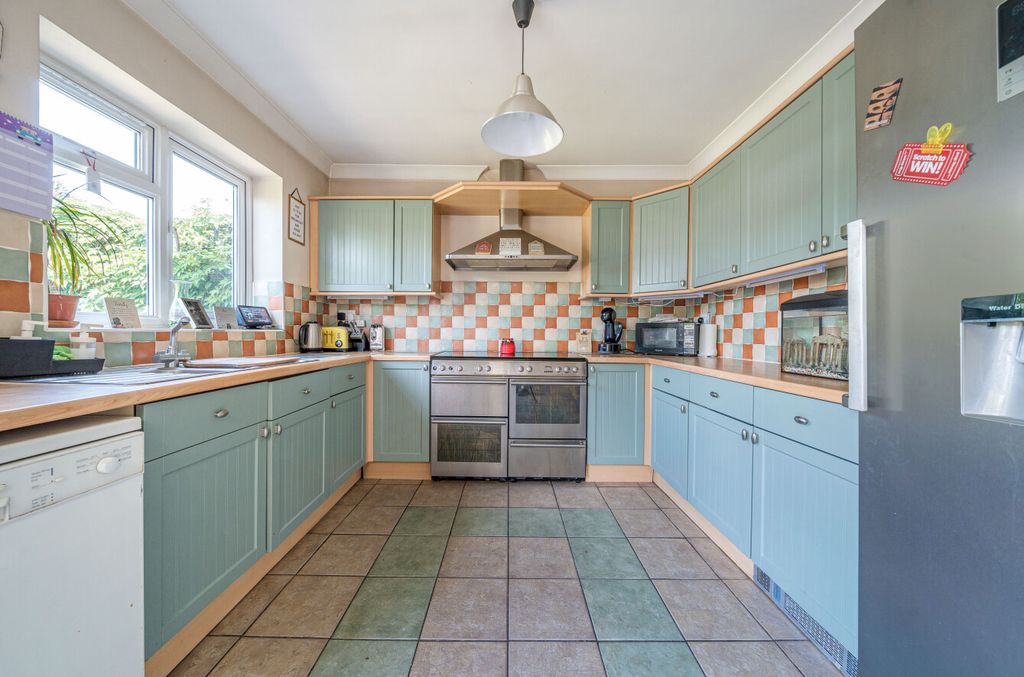Property photo 2 of 14 Kitchen2