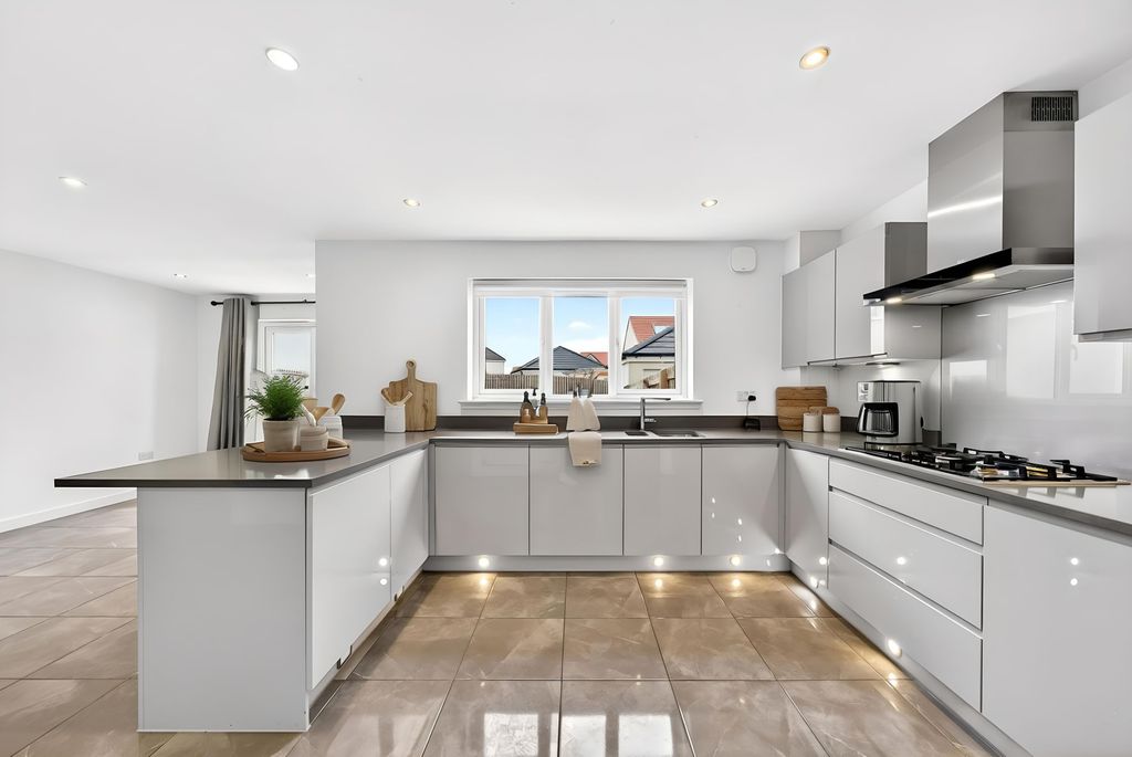 Property photo 2 of 75 Kitchen Diner