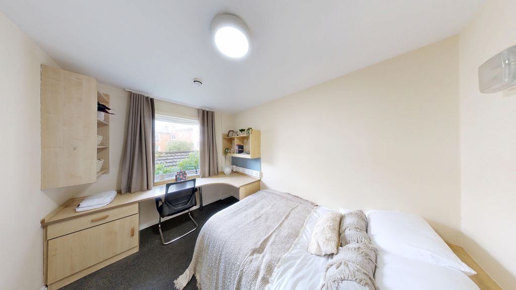 Property photo 1 of 10 Spacious Room