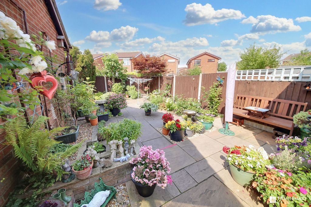 Property photo 3 of 18 Garden