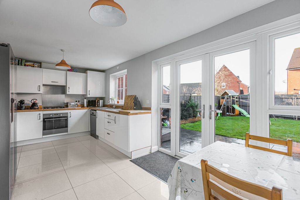 Property photo 3 of 16 Kitchen