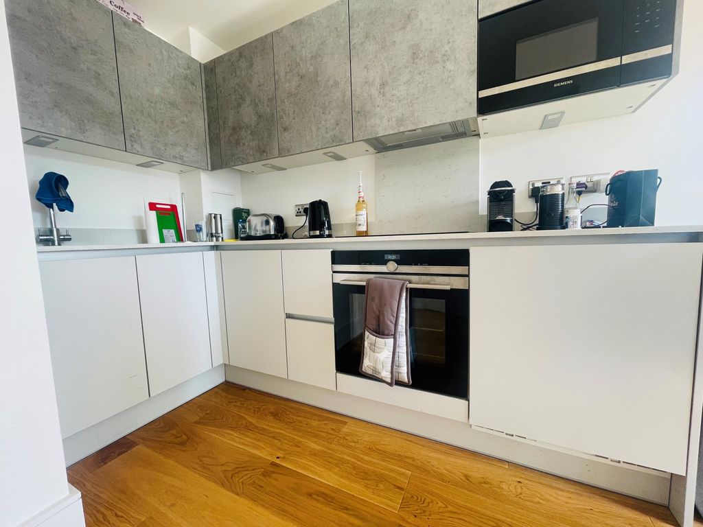Property photo 2 of 6 Kitchen