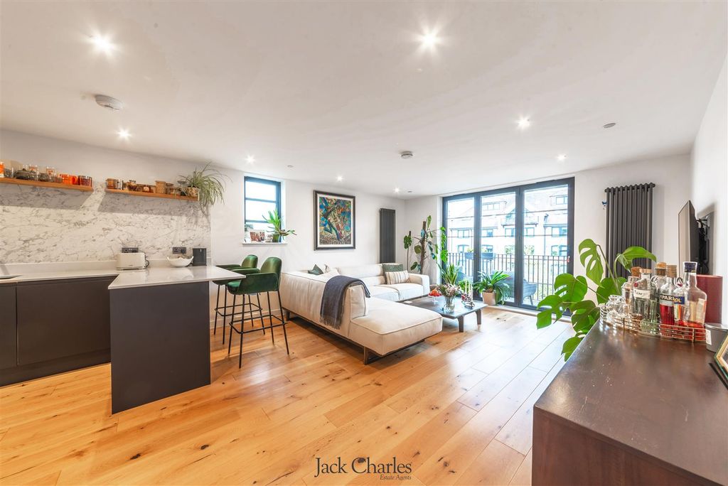 Property photo 3 of 24