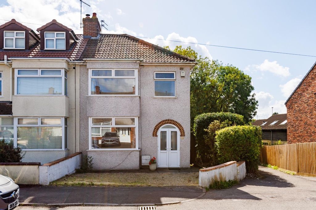 Property photo 2 of 36 81 Teewell Ave-45.Jpg