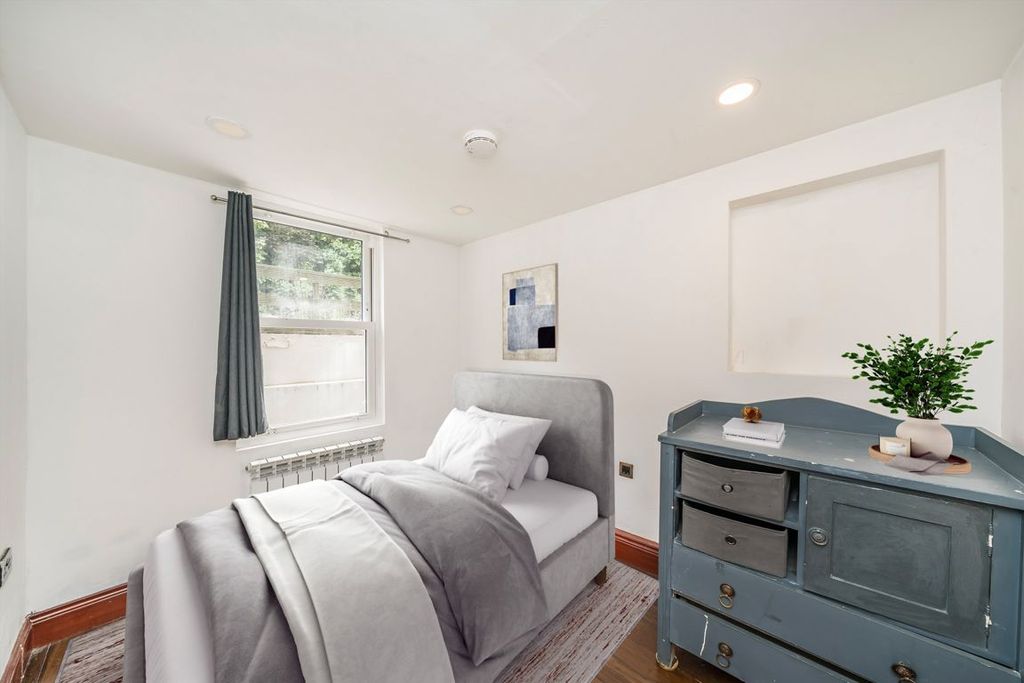 Property photo 2 of 3