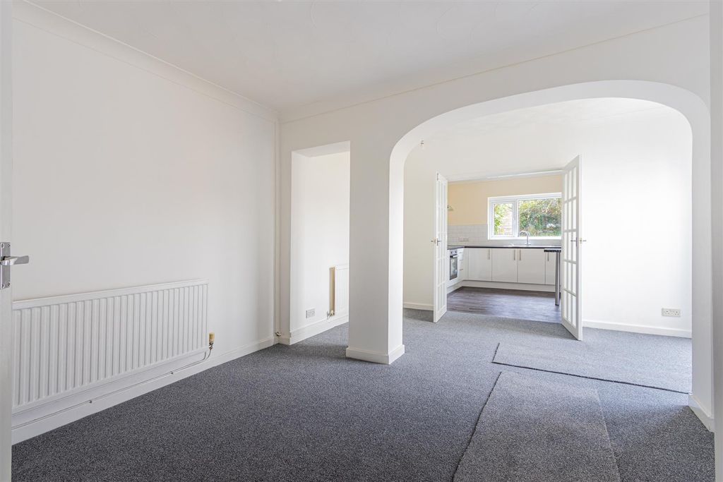 Property photo 3 of 17 Eurwg Crescent 8-10.Jpg
