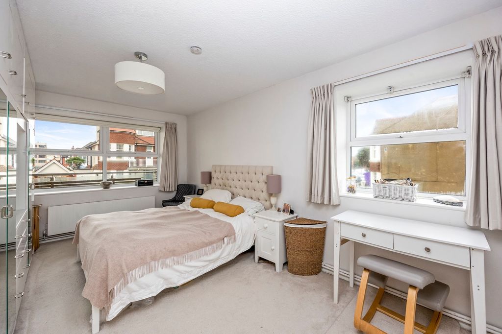 Property photo 3 of 30