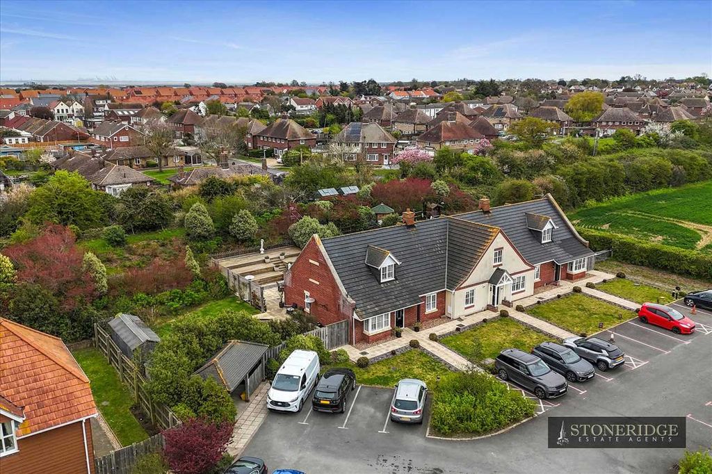 Property photo 2 of 25