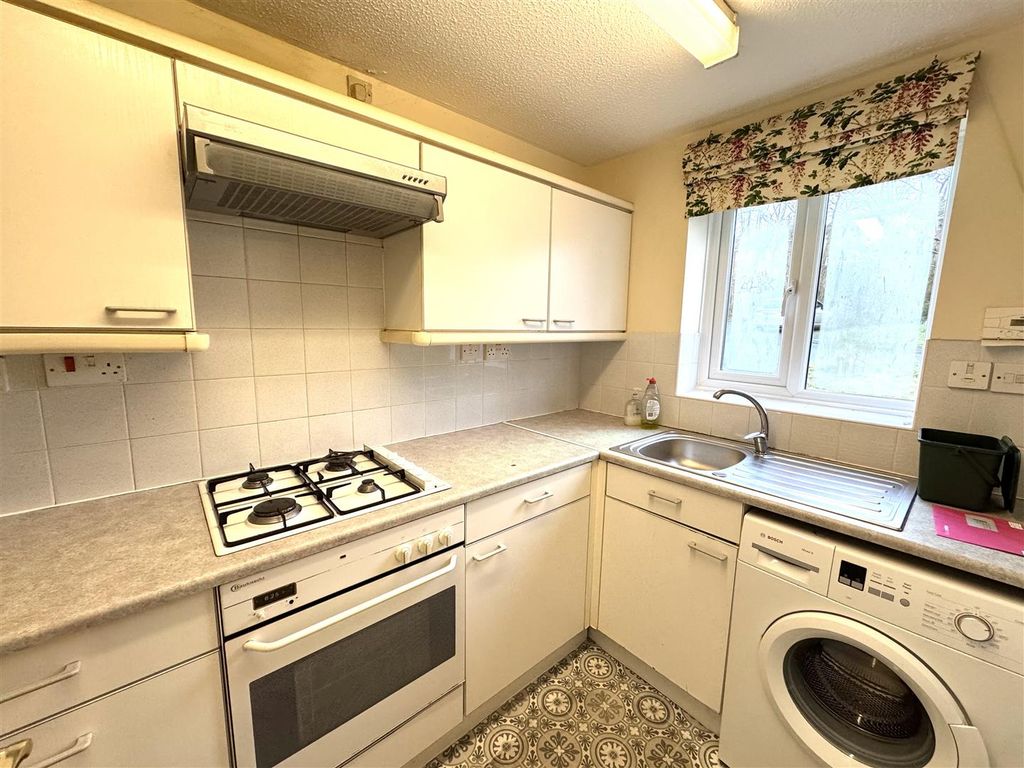 Property photo 2 of 12 Kitchen