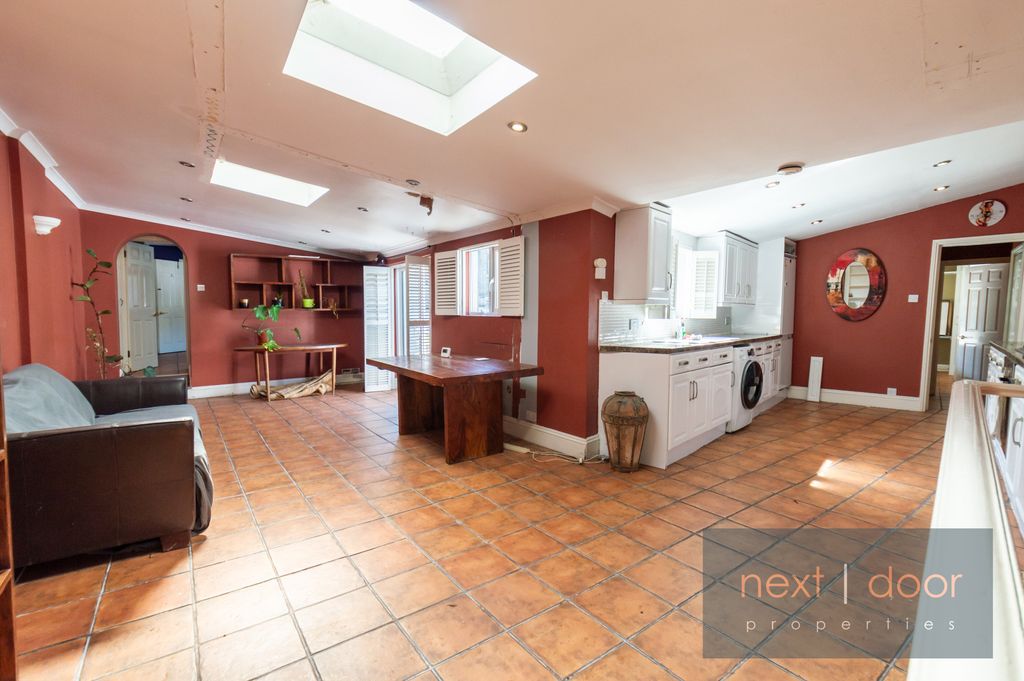 Property photo 2 of 47