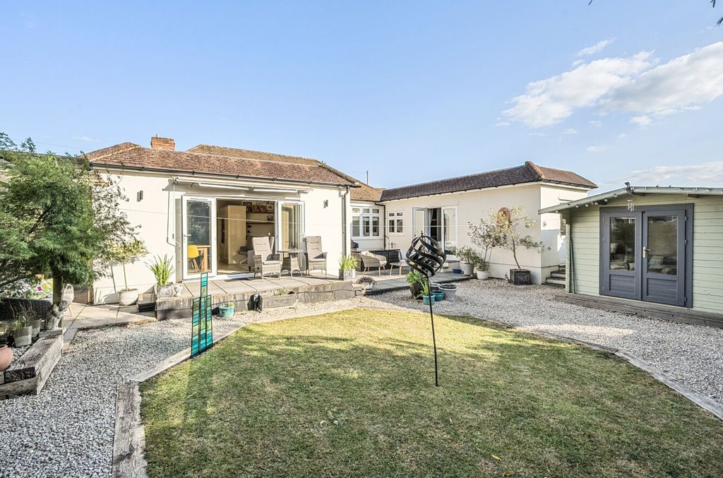 Property photo 1 of 24 Mavis Avenue, Epsom