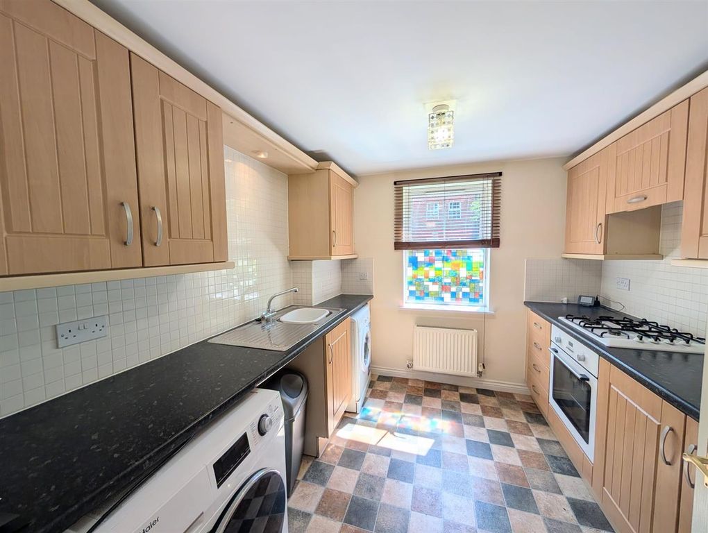 Property photo 2 of 7 Kitchen