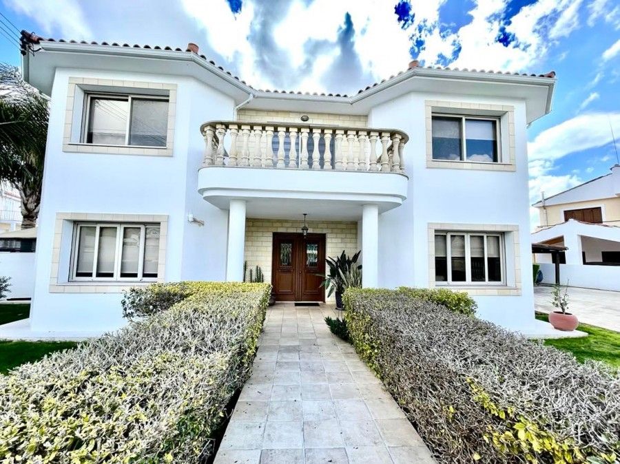 Property photo 2 of 28