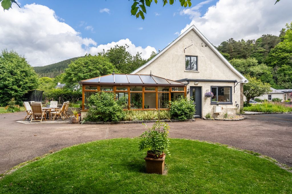 Property photo 1 of 43