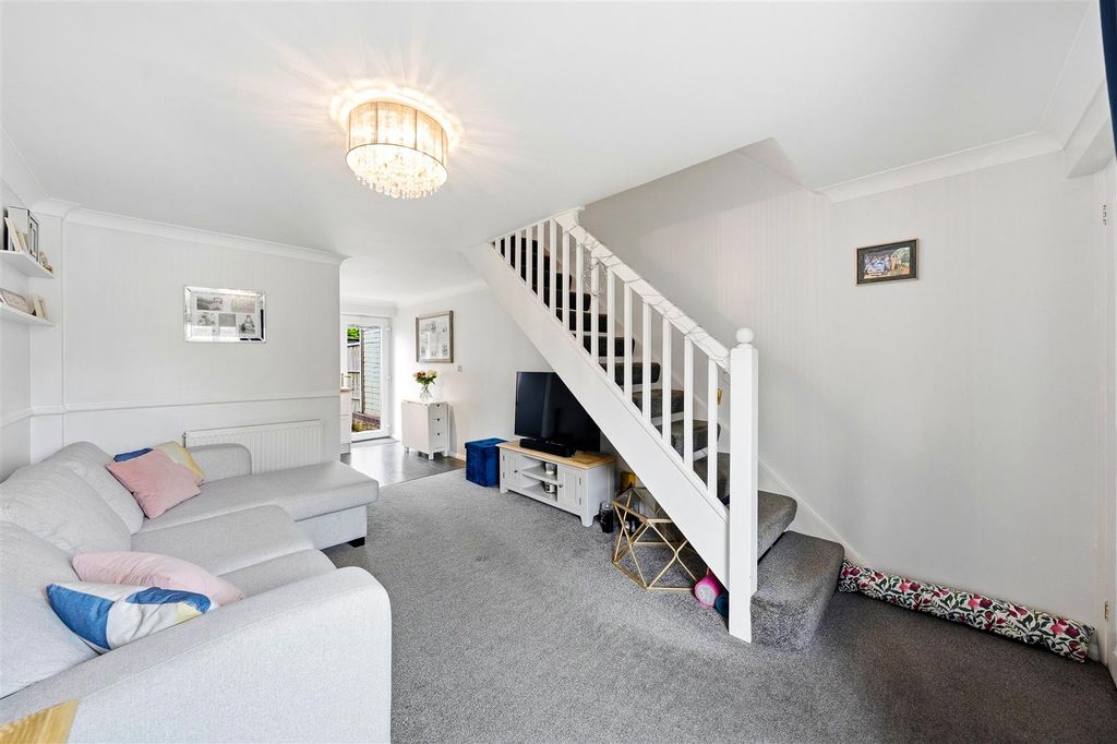 Property photo 2 of 14 Lounge