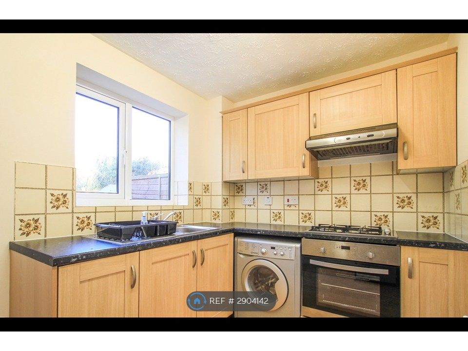 Property photo 2 of 9 Kitchen