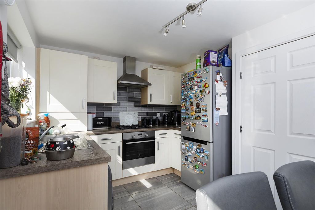 Property photo 3 of 25