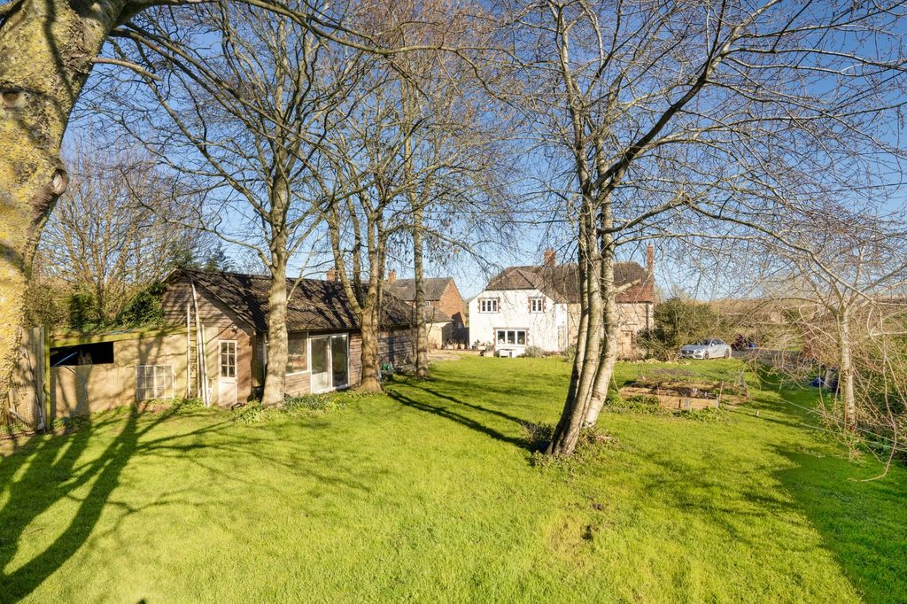 Property photo 3 of 26 Garden