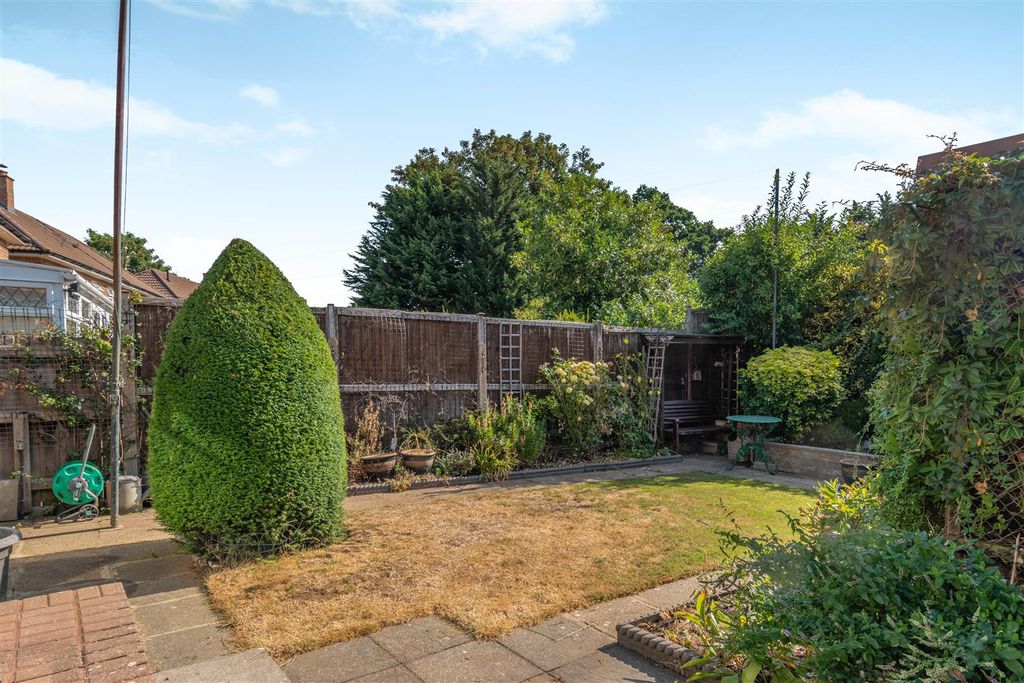 Property photo 2 of 16 8702424-Exterior04.Jpg