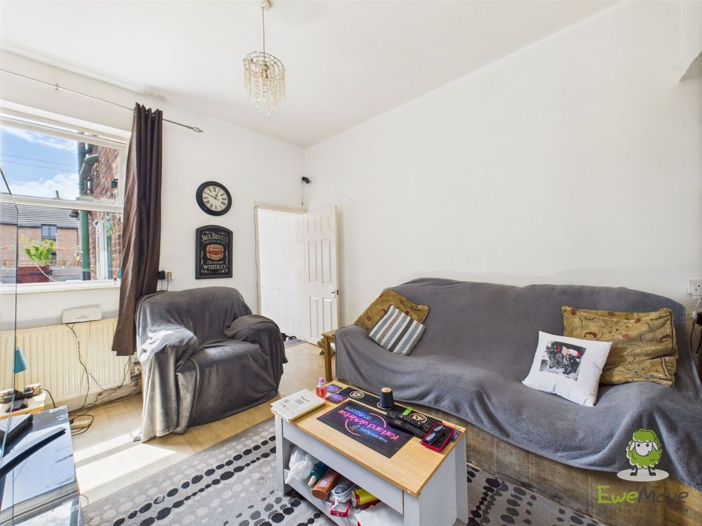 Property photo 3 of 13 Living Room - Charlotte Thomasson Ewemove Whitchur