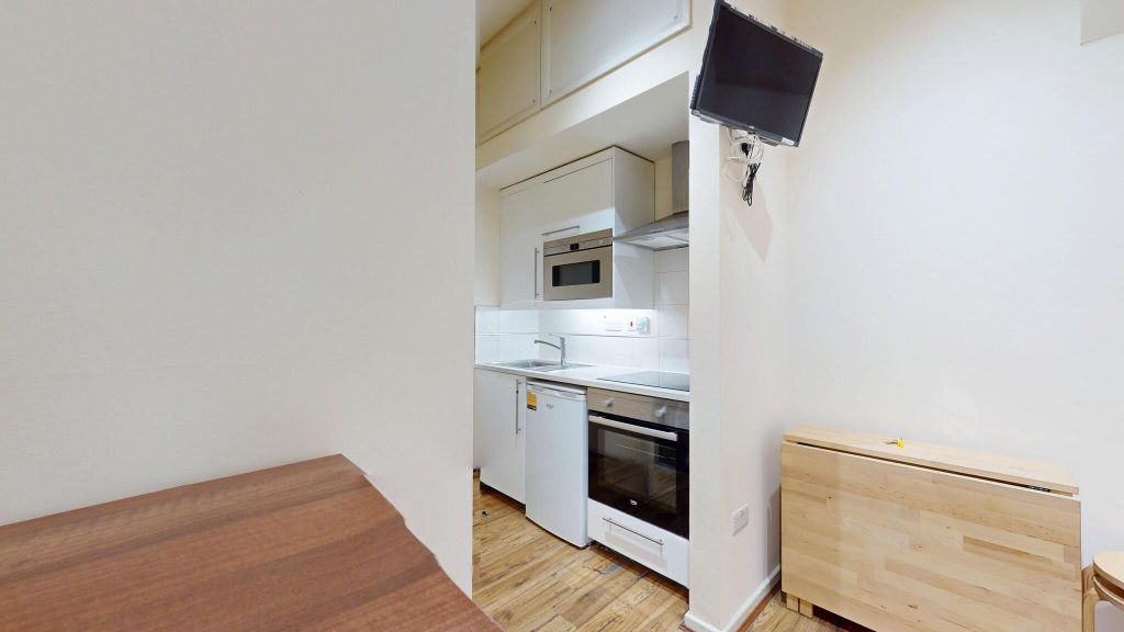 Property photo 2 of 10 Kitchen
