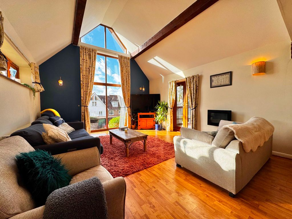 Property photo 2 of 23