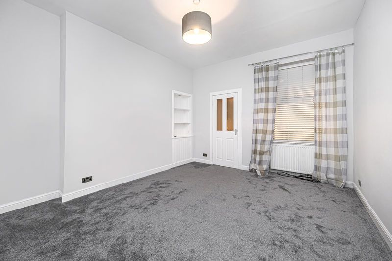 Property photo 3 of 18 Lounge