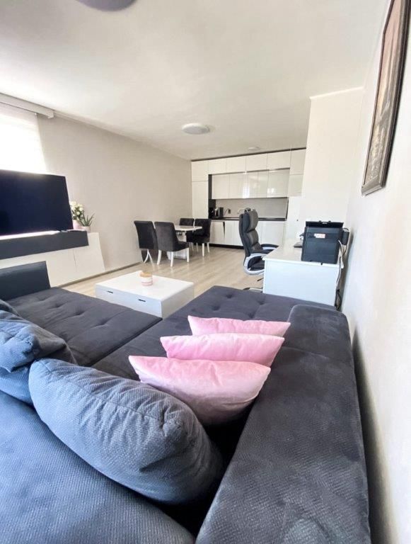 Property photo 2 of 25