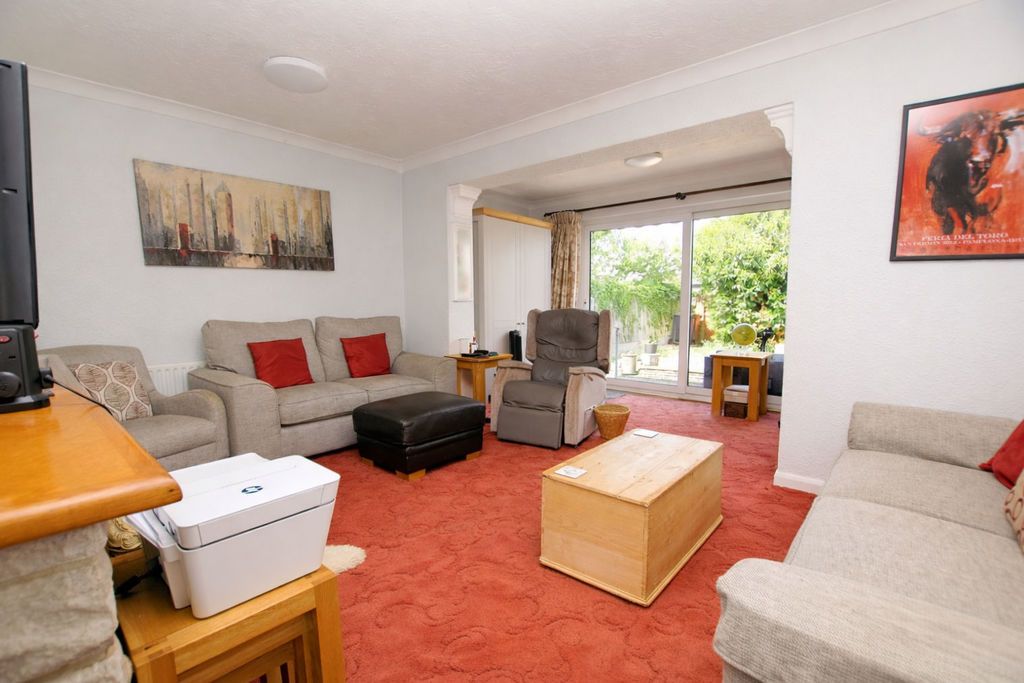 Property photo 3 of 15 Lounge