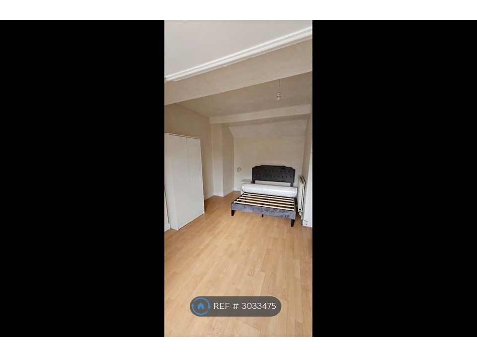 Property photo 1 of 6 650 Bedroom