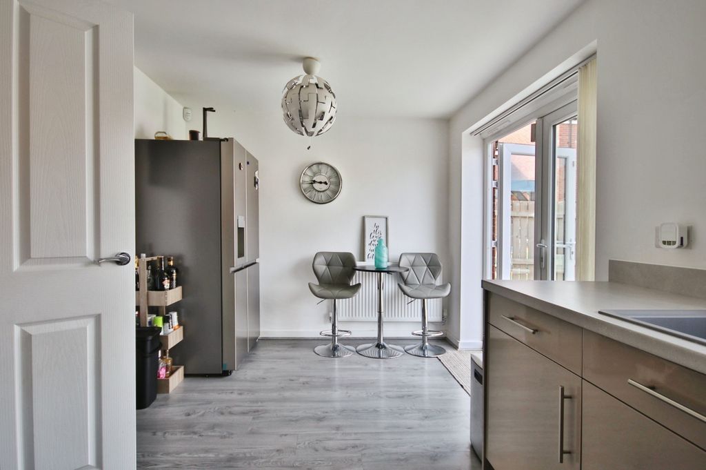 Property photo 3 of 13 4323517