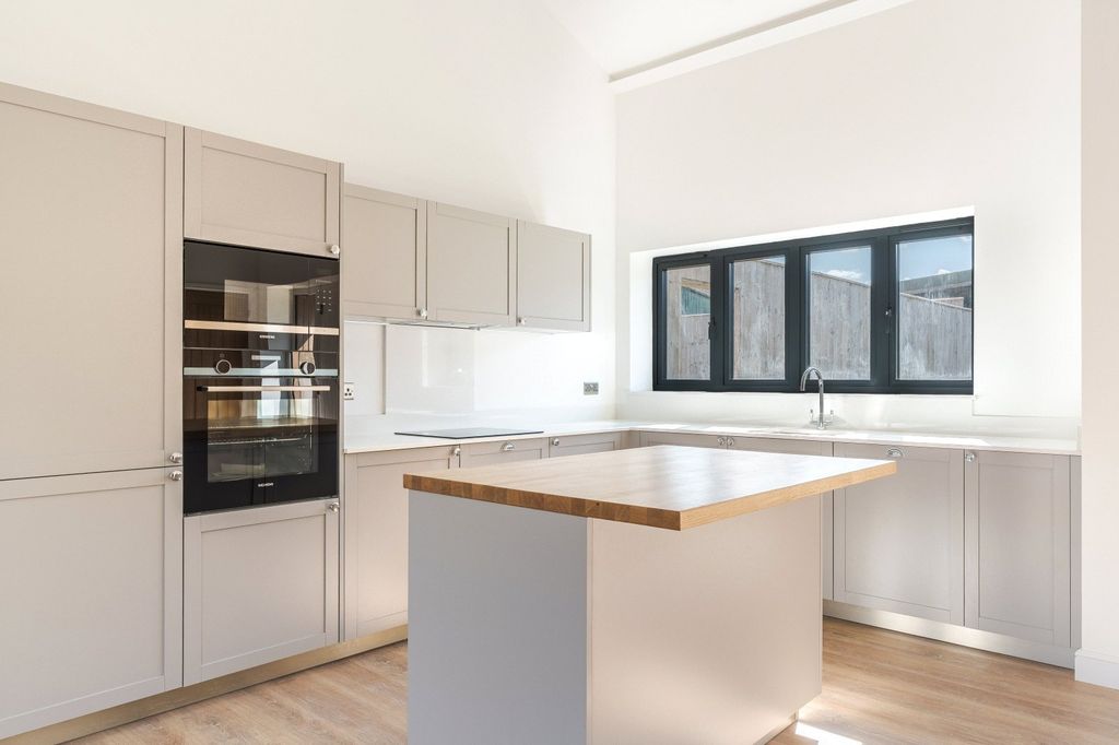 Property photo 3 of 10 Picture No. 20